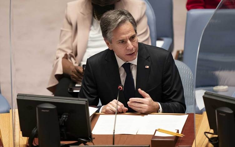 Blinken derbarê operasyona Tirkiyê ya li dijî Rojava û asayîkirina peywendiyan bi Esed re axivî