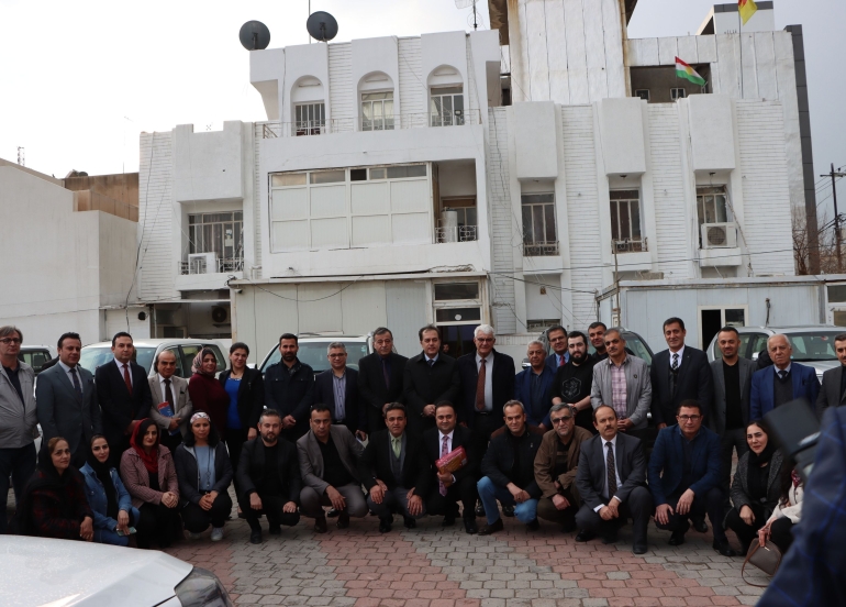   بـــەشـــی ڕۆشــنـبـیری و ڕاگەیاندنی پارتی دیموكراتی كوردستان گۆڤاری(گوڵان) بەسەر دەكاتەوە