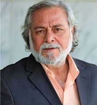 الفنان مازن محمد مصطفى: الوقـــوف علـــى خشبـــة المسرح أشبه بالسحر