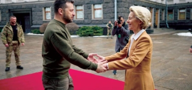 رئيسة المفوضية الأوروبية تتعهد لكييف مساعدات عسكرية ومالية وسياسية