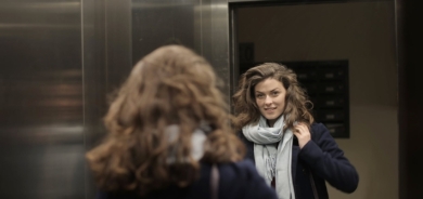 ما سبب وضع مرآة داخل المصعد؟