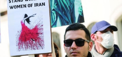 زعيم إصلاحي إيراني يطالب بدستور جديد