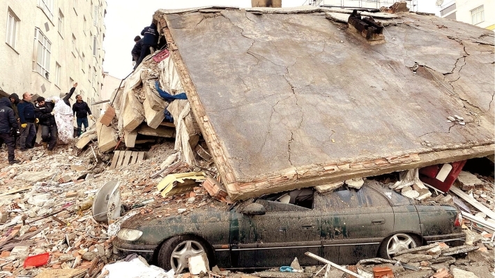 تركيا... حصيلة ضحايا الزلزال ترتفع إلى أكثر من 23 ألفاً بين قتيلٍ وجريح