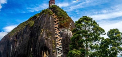 چێشتخانەیەك لە بەرزاییدا