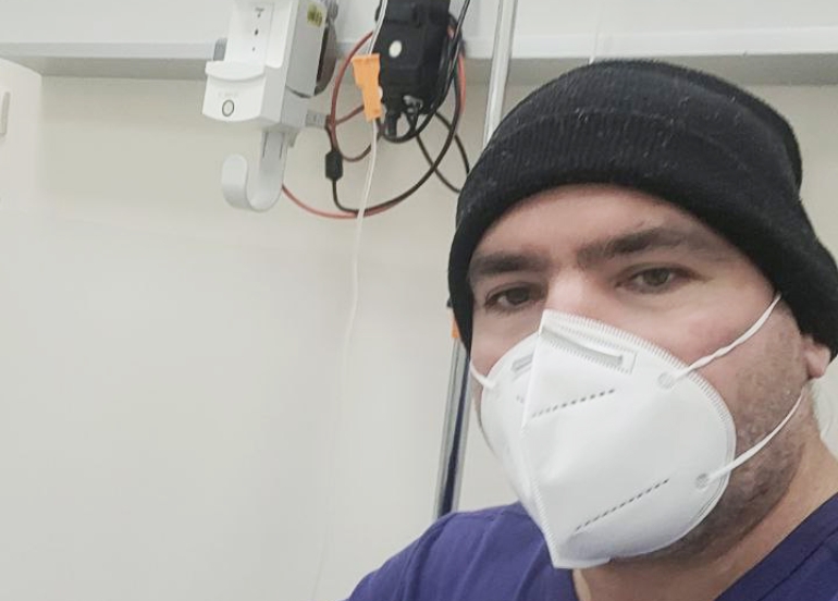 ستیڤان شەمزینی  نووسەر و ڕۆژنامەنووس:     كۆششم بۆ ئەوەیە نەخۆشانی شێرپەنجە بگەیەنمە ئەو بڕوایەی بە هەموو ئازار و دەردەكانیانەوە دەست بە ژیانەوە بگرن