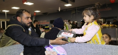 بارزاني الخيرية› توزع 4000 وجبة سريعة في أورفة وأديمن بشمالي كوردستان