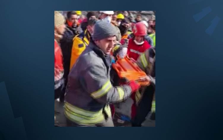 Li Hatayê zarokek 2 mehî piştî 128 demjimêran bi saxî hat derxistin