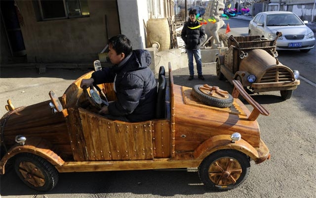 ئوتۆمبێلی دار و بار