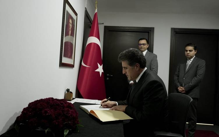 نيجيرفان بارزاني يشارك في مراسم عزاء ضحايا الزلزال بأربيل