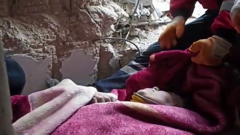 Li Hatayê piştî 175 demjimêran jinek ji bin kavilên erdhejê hat rizgarkirin