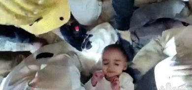 بوومەلەرزەکەی تورکیا؛ دوای 131 کاتژمێر منداڵێک لە ژێر بینایەكی ڕووخاو دەرهێنرا