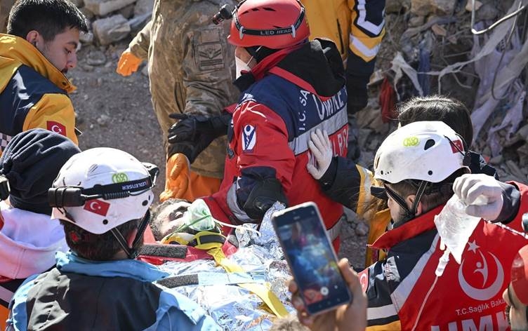 Semsûr: Piştî 198 demjimêran ciwanekî 18 salî hat rizgarkirin