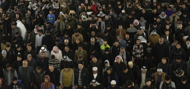 Shiite pilgrims march through Baghdad surrounded by security