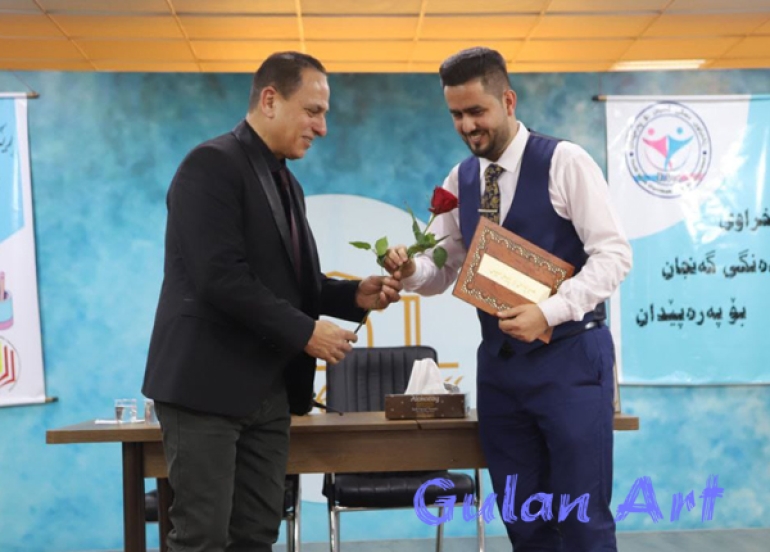 (عەبدولباست ڕۆستەم خدر)ناسراو بە باست بەختەوەر بوخچەی شیعری بۆ گوڵان دەكاتەوە