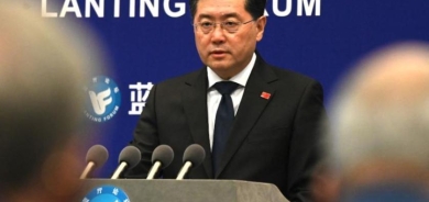 الصين «قلقة للغاية» من الحرب في أوكرانيا وتتعهّد «تعزيز الحوار»