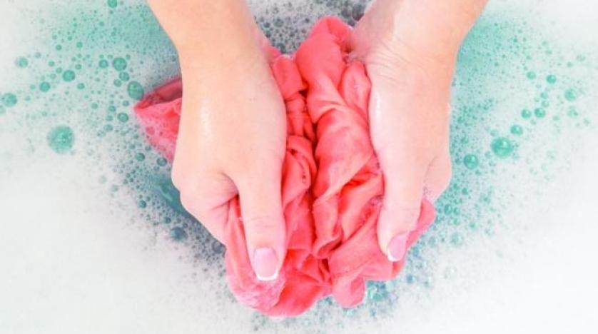 هل يُمكن غسل الملابس من دون منظفات مستقبلاً؟