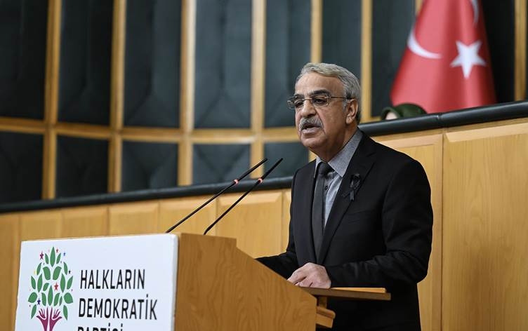 Sancar bo AFADê: Cihêkirina zimanê Kurdî û zimanên din nayê qebûlkirin