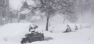 عاصفة ثلجية عنيفة تُدخل أمريكا في ظلام