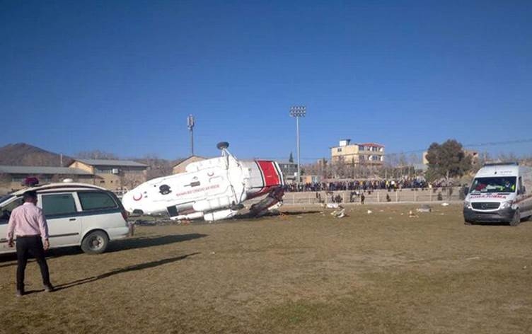 Helîkoptera berpirsên Îranê ket: Wezîr jî di nav de 18 kes birîndar bûn