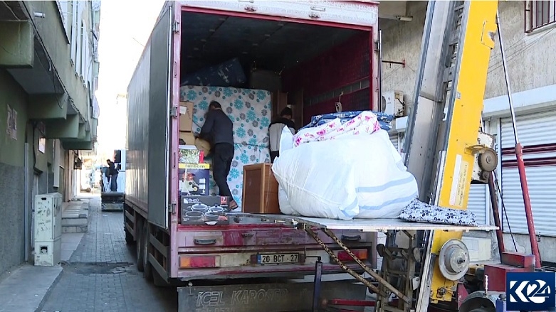 Li Diyarbekirê welatî malên xwe ji avahiyên derizî bar dikin