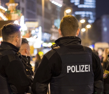 بەهۆی تەقەکردن لە نزیک قوتابخانەیەک دوو كەس بریندار بوون