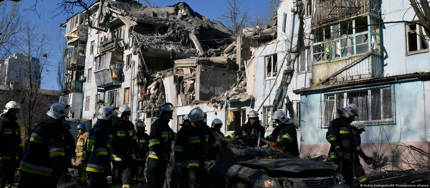 Russia's forces surround Bakhmut