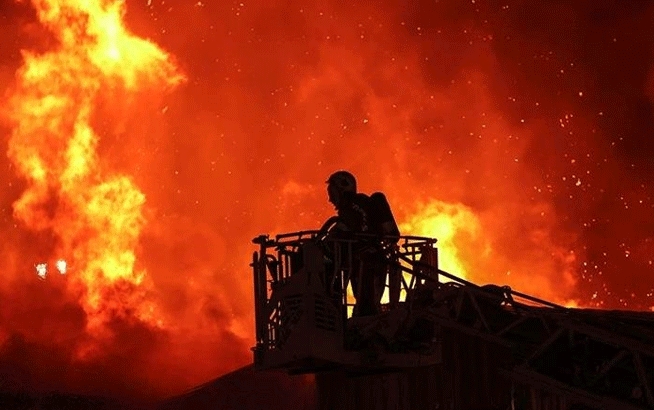 بەهۆی ئاگرکەوتنەوە لە کۆگایەکی سووتەمەنی لە جاکارتای پایتەختی ئەندەنوسیا، بە لایەنی کەم ١٤ کەس گیانیان لەدەستدا.