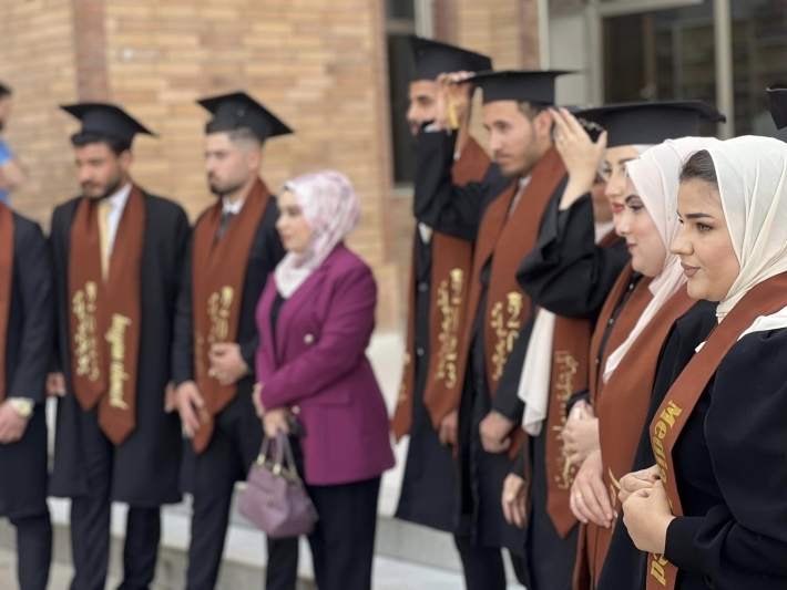بدلاً من إقامة حفل تخرج .. عدد من طلبة جامعة كركوك يتبرعون بالمال لمشفى السرطان