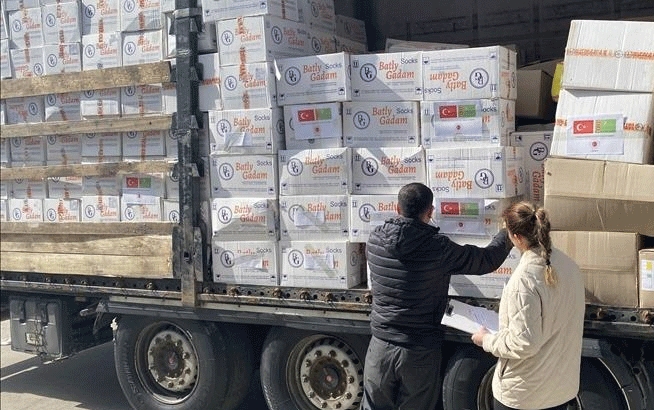 11 تۆن هاوکاری لە تورکەمەنستانەوە بۆ لێقەوماوانی بوومەلەرزەی تورکیا