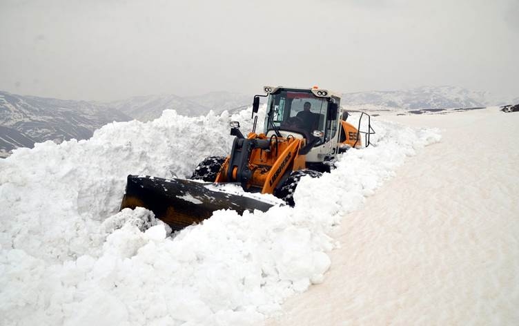 Li Mûşê rêyên berfa wan gihîştiye 4 metreyan têne vekirin