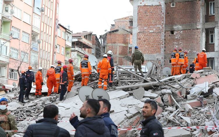 Li Meletiyê avahiyeke 5 qatî hilweşiya