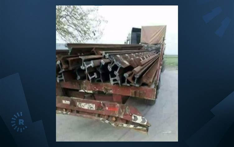 Efrîn: Grûpên çekdar hesin û stûnên pireke dîrokî vedikin û li bazarê difiroşin