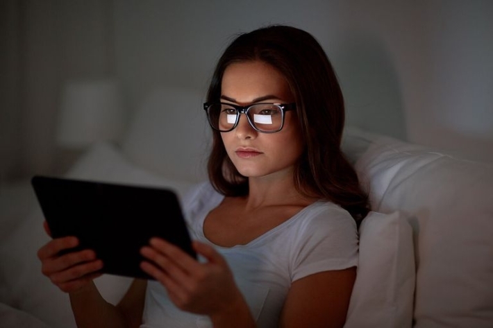 نظارة الشاشة.. متى تصبح ضرورة لا غنى عنها؟