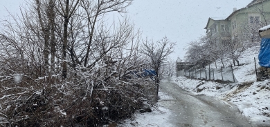 Berf çend bajarên Bakûrê Kurdistanê spî kir