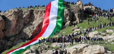 استعداداً للإحتفال بـ نوروز .. رفع علم كوردستان بطول 100 متر على قمة جبل آكري