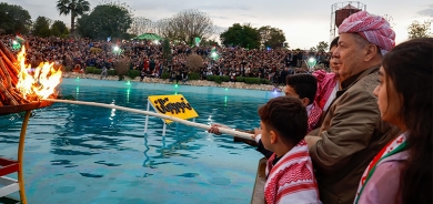 الرئيس بارزاني يوقد شعلة نوروز خلال مشاركته في احتفالية 