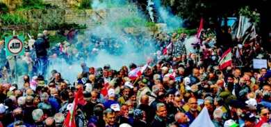 مواجهات في وسط بيروت خلال احتجاج على تدهور الوضع المعيشي