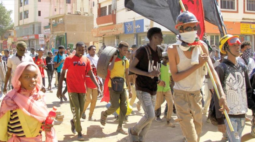 السودانيون يخشون «كذبة أبريل»