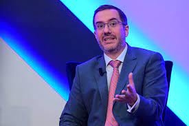 السفير البريطاني لدى العراق: تطور العلاقات بين اربيل وبغداد خطوة مُرضية