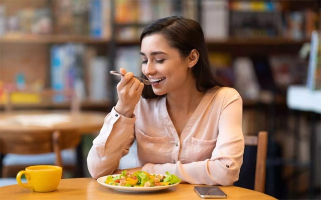 لەكاتی ڕۆژووشكاندندا هەرگیز پەلە مەكە لە خواردن