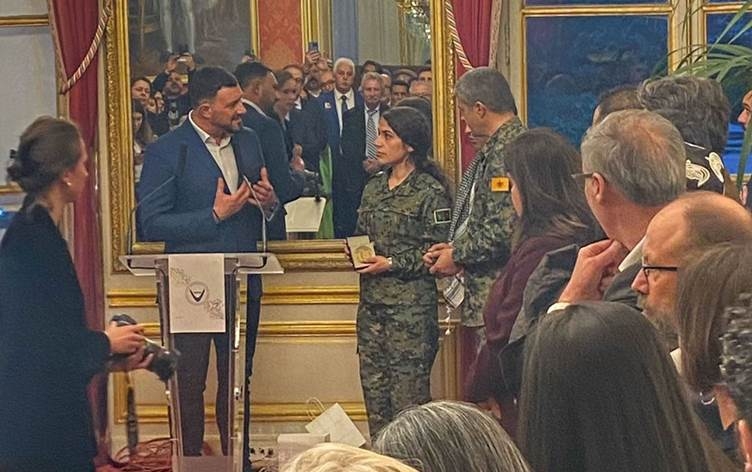 Tirkiyê ji ber xelatkirina fermandarên YPGê bertek da Fransayê