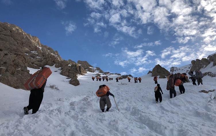 Raporta parlamentoyê: 70 heta 100 hezar kes li Rojhilatê Kurdistanê kolberiyê dikin