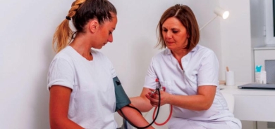 السمنة ترفع ضغط الدم لدى المراهقين