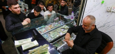 خبير اقتصادي: مافيات كبيرة وراء استمرار ارتفاع سعر صرف الدولار في السوق الموازي