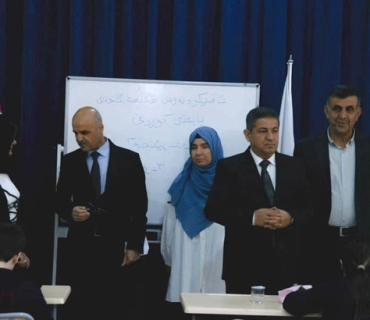 بەڕێوەبەری گشتی ژمارەیەک هۆڵی تاقیکردنەوە بۆ هەڵسەنگاندنی زمانی کوردی بەسەر دەکاتەوە