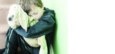 كيف نتعامل مع تجربة الفقد لدى الأطفال؟