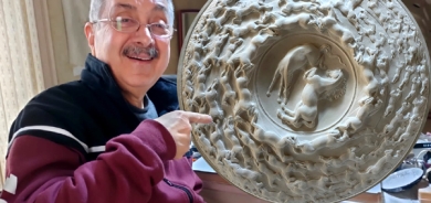 یەك پەیكەر گەواهییە