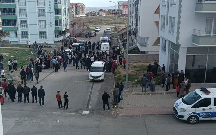 Li Sêwasê zilamekî bûrayê xwe kuşt û piştre xwe kuşt