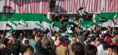 Idlib.. Li dijî asayîkirina pêwendiyên welatên ereban bi rêjîma Sûriyê re xwepêşandan hatin kirin