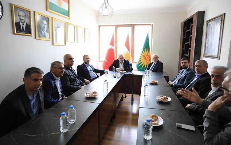 AK Partiyê serdana PDK Bakurê kir